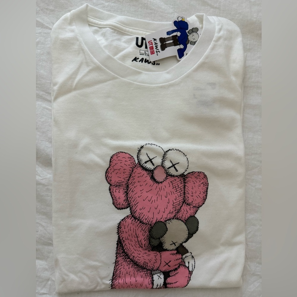 NWT Kaws x Uniqlo tshirt Large